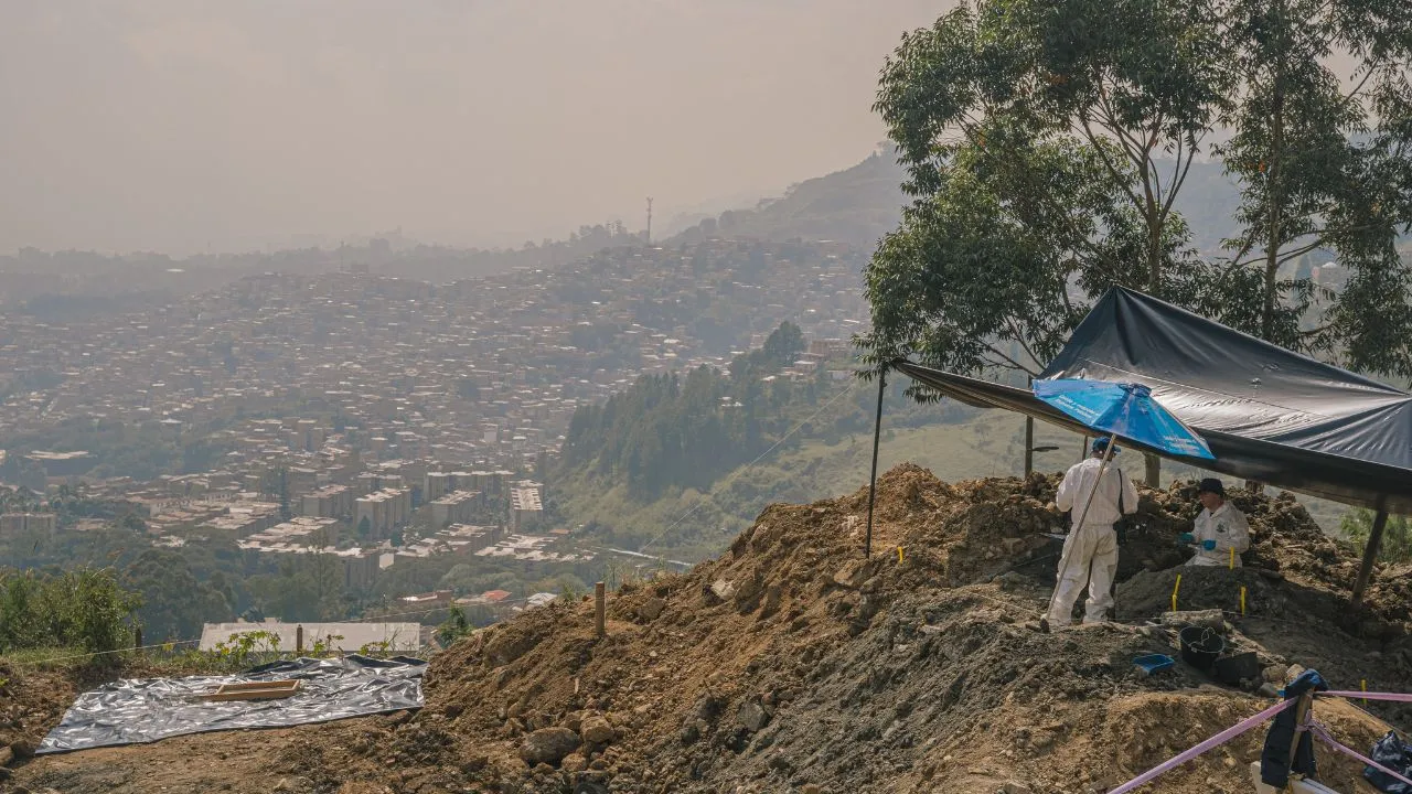 Vista panorámica de Medellín, desde la zona donde la JEP y Medicina Legal buscan desaparecidos del conflicto urbano en La Escombrera.